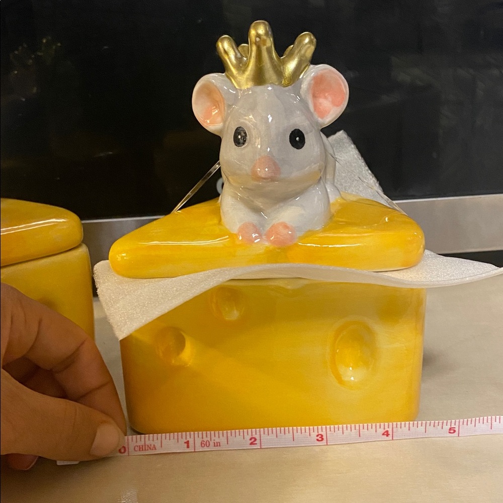Cheese-Themed Mouse Trinket Box with Gold Crown NWTs - Picture 3 of 12